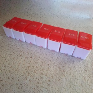 Bottom price China Weekly Four Times a Day Pill Dispenser Box with Stackable Compartments